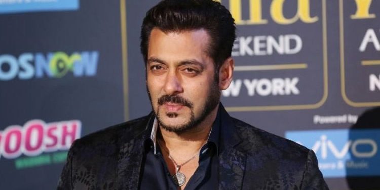 গ্যালাক্সি অ্যাপার্টমেন্টে পরপর দু’দিন এক মহিলা ও এক পুরুষ ঢুকে পড়ায় আতঙ্কে অভিনেতা সলমন খান