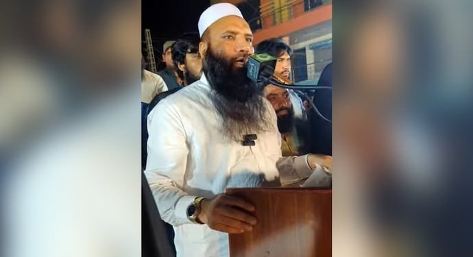 জনসমক্ষে দেখা গেছে পহেলগামে সন্ত্রাসী হামলার মাস্টারমাইন্ড এবং লস্কর-ই-তৈয়বার কমান্ডার সাইফুল্লাহ কাসুরিকে