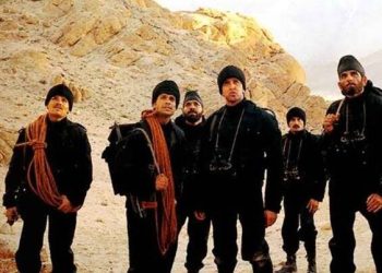 “আমরাও শান্তি চাই, তাই বলে কি আমাদের দেশকে থালায় সাজিয়ে শত্রুর হাতে তুলে দেওয়া উচিত?” হিন্দি ছবি ‘লক্ষ্য’-এর ভিডিও ক্লিপ ভাইরাল