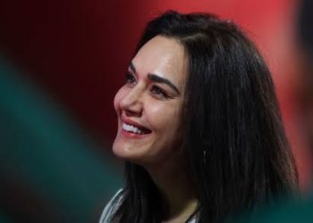 আর্মি ওয়াইভস ওয়েলফেয়ার অ্যাসোসিয়েশনকে ১.১০ কোটি টাকা অনুদান দিলেন অভিনেত্রী প্রীতি জিন্টা