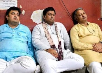 ‘স্বৈরাচারী মমতা ব্যানার্জির ব্যক্তিগত ভৃত্যে পরিণত হওয়া নির্লজ্জ কাপুরুষ কলকাতা পুলিশ’- কসবা গণধর্ষণ কাণ্ডের প্রতিবাদ করতে গিয়ে গ্রেপ্তার হওয়া সুকান্ত মজুমদারের প্রতিক্রিয়া