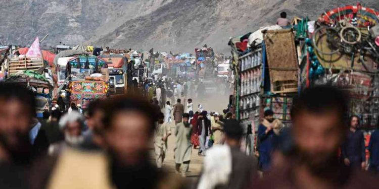 গত দুই মাসে পাকিস্তান ২০০,০০০ এরও বেশি আফগান অভিবাসীকে বহিষ্কার করেছে