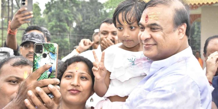 হিন্দুদের জমি জায়গা দখল করতে গরুর মাংসকে অস্ত্র হিসেবে ব্যবহার করছে মুসলিম শরণার্থীরা : অসমের মুখ্যমন্ত্রী হিমন্ত বিশ্ব শর্মা 