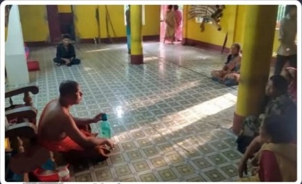 বাংলাদেশের চট্টগ্রামের বৌদ্ধ বিহারের অধ্যক্ষের গলায় ধারাল অস্ত্র ধরে সর্বস্ব নিয়ে পালালো দুষ্কৃতীদল