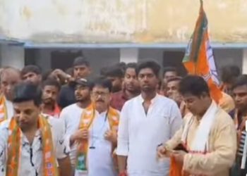 বিজেপিতে যোগ দিয়েই “মমতা বেগম বাংলা ছাড়ো” শ্লোগানে গলা মেলালেন মালদার বৈষ্ণবনগরের টিএমসিপির নেতাকর্মীরা