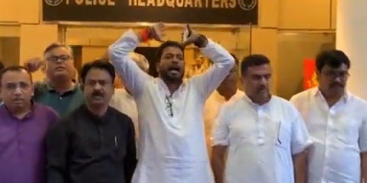 “মুসলমানদের সরকার, জঙ্গিদের সরকার, জিহাদিদের সরকার” : মেটিয়াবুরুজে সাম্প্রদায়িক হিংসার প্রতিক্রিয়ায় শুভেন্দু ; ডিজি রাজীব কুমারকে বললেন : “মমতার চামচা, সারদার প্রমান লোপাটকারী”