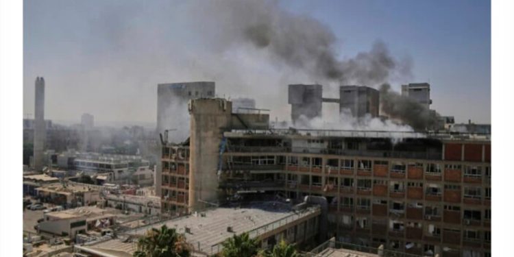 ইরানের ক্ষেপণাস্ত্র হামলায় ইসরায়েলের বিয়ারশেবা হাসপাতালে ব্যাপক ক্ষয়ক্ষতি ; কেন্দ্রীয় শহরগুলিতে কয়েক ডজন আহত