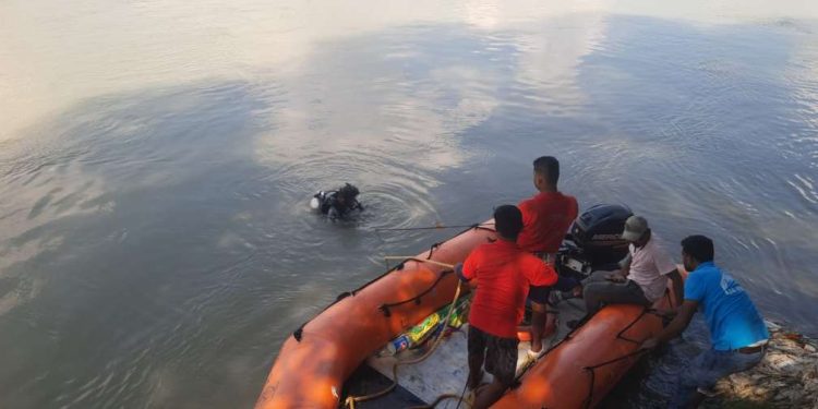 দুই মেয়ের উপর অভিমান করে গঙ্গায় ঝাঁপ কাটোয়ার বধূর, সন্ধানে চলছে তল্লাশি অভিযান