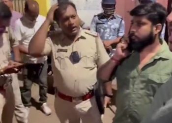 মাঝ রাতে বিজেপি কার্যালয়ে ভাঙচুরের পর “মমতা ব্যানার্জির চপ্পলের আড়ালে থাকা” পুলিশকে ধিক্কার জানালেন শুভেন্দু অধিকারী