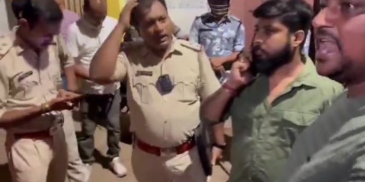 মাঝ রাতে বিজেপি কার্যালয়ে ভাঙচুরের পর “মমতা ব্যানার্জির চপ্পলের আড়ালে থাকা” পুলিশকে ধিক্কার জানালেন শুভেন্দু অধিকারী