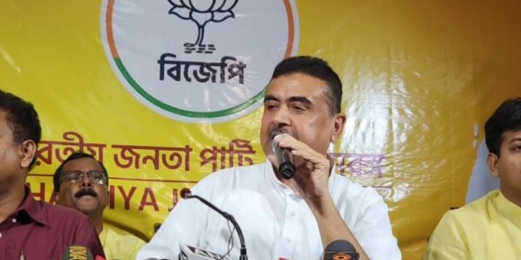 “মমতা ব্যানার্জির ঘনিষ্ঠ আত্মীয় মোল্লা ইউনূস….” : মালদার ৬২৯ বছরের রথযাত্রার অনুমতি না দেওয়ায় মুখ্যমন্ত্রীকে তীব্র ভাষায় আক্রমণ করলেন শুভেন্দু অধিকারী