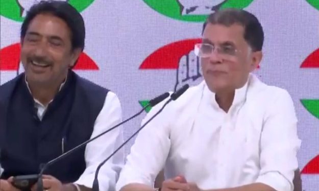 ভারতের রাফায়েল বিমান পাকিস্তান দ্বারা ধ্বংসের খবরে বেজায় খুশি কংগ্রেস ! পবন খেড়ার ‘কুটিল হাসি’ তার প্রমান