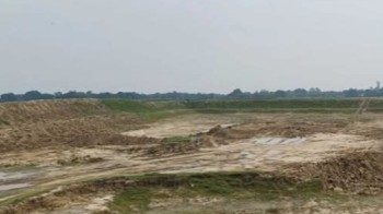 রাজশাহীতে হিন্দু কৃষকদের জমি গায়ের জোরে দখল করে পুকুর খনন করছিল বিএনপি নেতা, প্রতিবাদ হতেই শুরু হল সংঘর্ষ