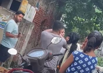 প্রকাশ্য রাস্তায় তরুনীর সঙ্গে তুমুল মারপিটে জড়ালেন পানিহাটি পুরসভার তৃণমূলের কাউন্সিলর শ্রাবন্তী রায়, ভিডিও ভাইরাল