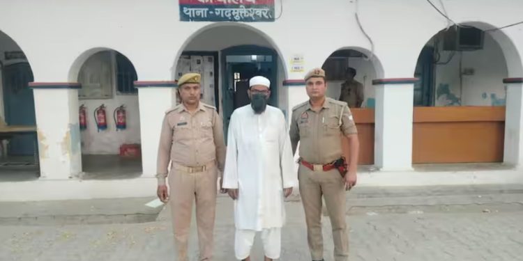 ১৪ বছরের কিশোরীকে ২ মাস ধরে লাগাতার ধর্ষণের অভিযোগ মাদ্রাসার হাফিজ ওয়াসিমের বিরুদ্ধে