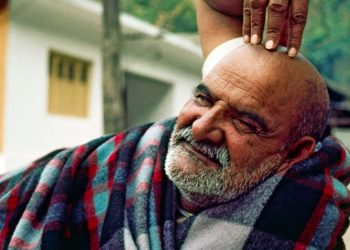 এই কারণেই মানুষ নিম করোলি বাবাকে হনুমানজির অবতার বলে মনে করে ! বাবার কিছু অলৌকিক ক্ষমতার কথা শুনলে আপনি হতবাক হয়ে যাবেন