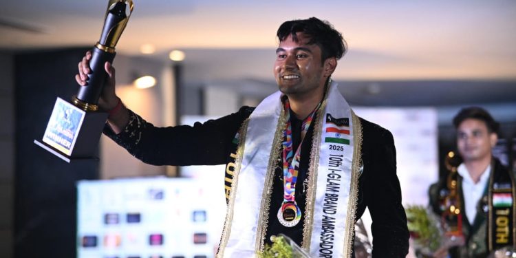 দারিদ্র বাধা হয়নি, একান্ত ইচ্ছাশক্তি ও অধ্যাবসায়ের জোরে ‘মিষ্টার বেঙ্গল ‘ খেতাব অর্জন করলেন ভাতাড়ের শুভাশিষ ভট্টাচার্য