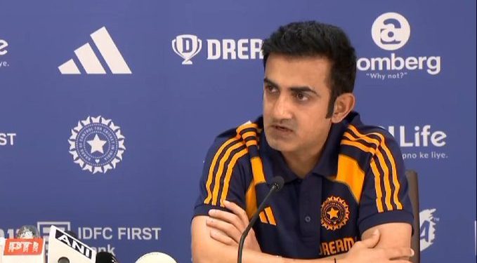 ‘জয় উদযাপনের চেয়ে জীবন অনেক বেশি গুরুত্বপূর্ণ’ : পদদলিত হওয়ার ঘটনায় টিম ইন্ডিয়ার কোচ গৌতম গম্ভীরের প্রথম প্রতিক্রিয়া