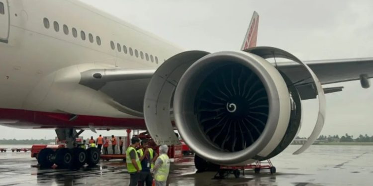 ফের এয়ার ইন্ডিয়ার ফ্লাইটে যান্ত্রিক ত্রুটি, আমেরিকা থেকে আসা যাত্রীদের নামিয়ে দেওয়া হল কলকাতা বিমানবন্দরে