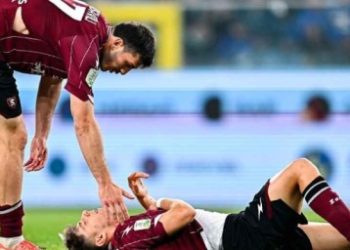 খাদ্যে বিষক্রিয়ায় ইতালিতে ২১ ফুটবলার অসুস্থ, হাসপাতালে ১৬