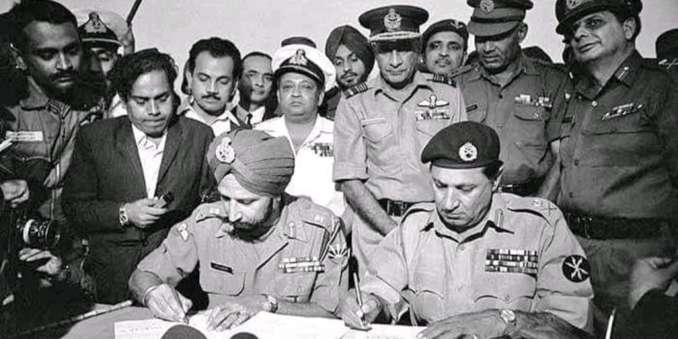 ১৯৭১ সালের অপমানজনক পরাজয়ের প্রতিশোধ নিতে বাংলাদেশ পুনরুদ্ধারের এবং বাঙালিদের ইসলামাবাদের চির দাসে পরিণত করার ষড়যন্ত্র চালাচ্ছে পাকিস্তান