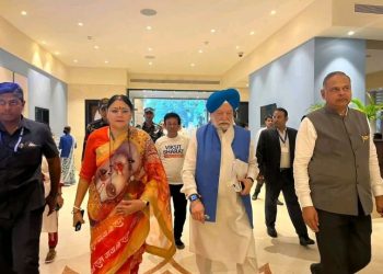 অগ্নিমিত্রা পালের শাড়িতে উলটো শ্রীরামের ছবি ঘিরে বিতর্ক ; দুঃখ প্রকাশ করলেন বিজেপি নেত্রী