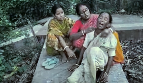 বাবাকে পিটিয়ে মারল মদ্যপ ছেলে, ছেলেকে বাঁচাতে দুর্ঘটনার গল্প ফাঁদেন মা, কিন্তু গ্রামবাসীদের তৎপরতায় ভেস্তে যায় সেই পরিকল্পনা