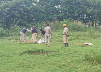 কাটোয়ার রাজুয়ার বোমা বিস্ফোরণ কান্ড : উদ্ধার হওয়া ৭ কেজি বোমার মশলা নিস্ক্রিয় করল সিআইডি বোম্ব স্কোয়াড ; পুলিশের তদন্ত প্রক্রিয়া নিয়ে উঠছে প্রশ্ন