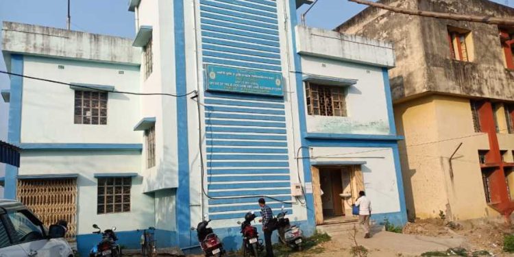 ভাতারের বিএলআরও সহ দপ্তরের ৩ আধিকারিককে তিন পৃথক জেলায় বদলি