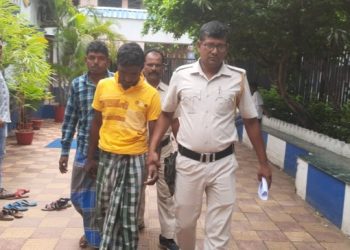 কাটোয়ায় ২২ বছরের বধূকে মাঠে টেনে নিয়ে গিয়ে গনধর্ষণের অভিযোগে গ্রেপ্তার ২