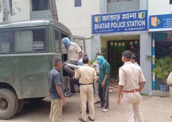 ভাতারে বিপুল গাঁজাসহ গ্রেপ্তার তিন যুবক