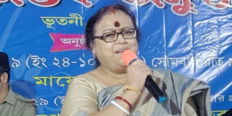 ‘আমাদের একমাত্র পছন্দ ইসলাম ধর্ম, হিন্দুরা ধর্ম নিয়ে রাজনীতি করে কিন্তু মুসলিমরা করে না’ : মালদার তৃণমূল নেত্রী সাবিত্রী মিত্রের বিতর্কিত মন্তব্যের তীব্র নিন্দা করে অমিত মালব্য বললেন : ‘এটা ধর্মনিরপেক্ষতা নয়,প্রাতিষ্ঠানিক হিন্দু বিদ্বেষ’