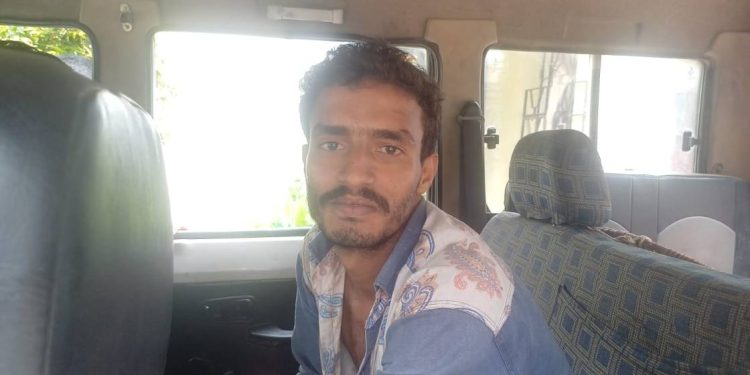 ভাতার : ১০ বছরের মেয়ের শ্লীলতাহানির অভিযোগে ২৬ বছরের শেখ বাদশা নামে এক যুবককে গ্রেপ্তার করেছে পুলিশ