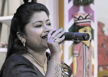 বাসের ধাক্কায় হাওড়ার জনপ্রিয় সঙ্গীত শিল্পী মৌমিতা দেবনাথের মর্মান্তিক মৃত্যু