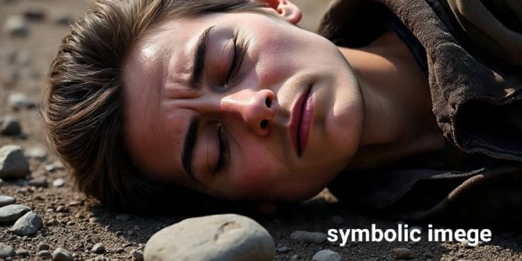 বোনের সাথে অবৈধ সম্পর্ক ; হাতেনাতে ধরার পর বোনের প্রেমিককের মাথা থেঁতলে খুন করল ভাই !