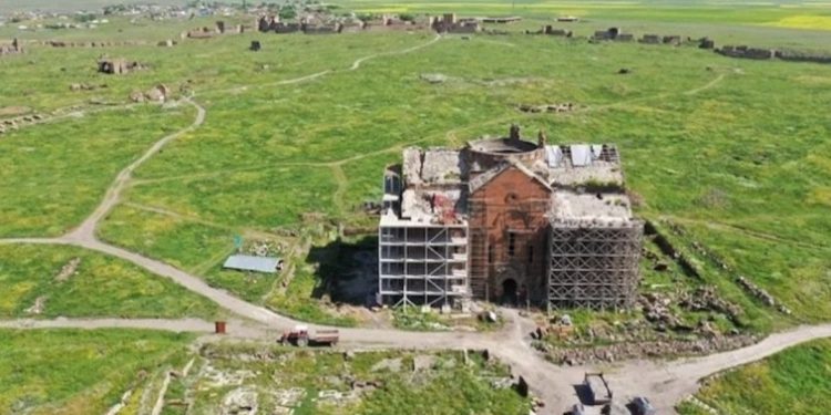 ঐতিহাসিক আর্মেনিয়ান ক্যাথেড্রাল আনিকে মসজিদ বানাচ্ছে তুরস্ক