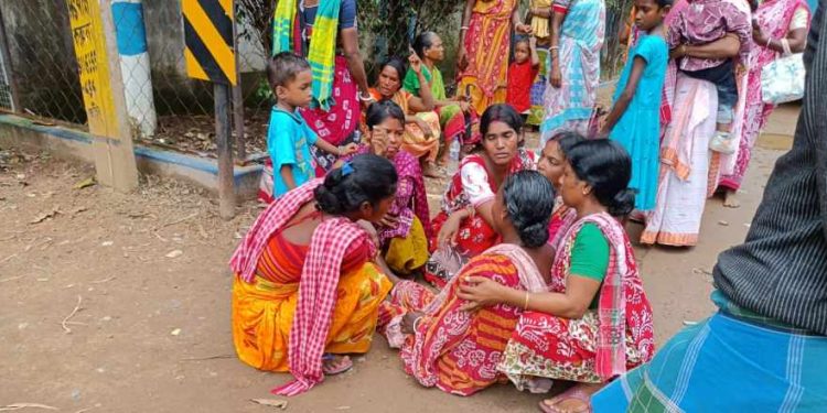 ভাতারে রহস্যজনকভাবে মারা গেলেন আদিবাসী বধূ ; মৃত্যুর কারন নিয়ে ধোঁয়াশায় পরিবার