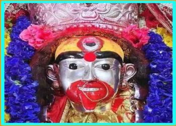 পরম ভক্তির সাথে এই মন্ত্রগুলি জপ করলে দেবী কালীর প্রচুর করুণা এবং আশীর্বাদ লাভ করা যায়