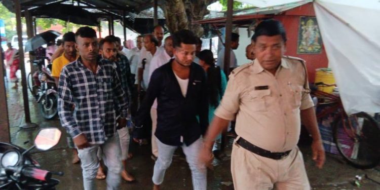 বোমা বাঁধতে গিয়ে বিস্ফোরণের ঘটনায় কাটোয়ার রাজুয়া গ্রামের আরও ৩ দুষ্কৃতী গ্রেপ্তার