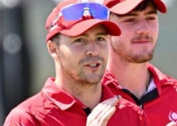 ৫ বলে ৫ উইকেট নিয়ে ইতিহাস গড়লেন আয়ারল্যান্ডের কার্টিস কেম্পফার