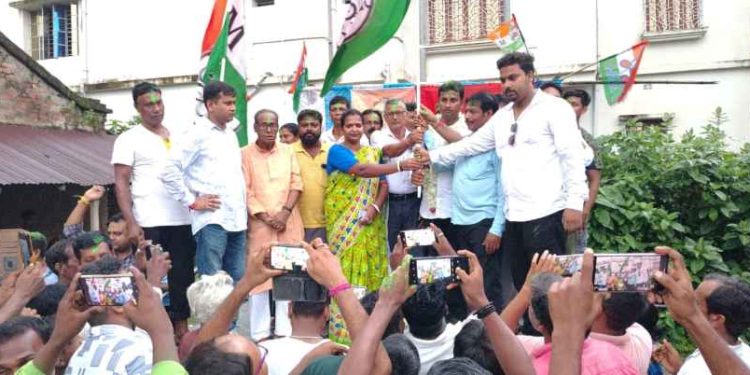 সিপিএম পরিচালিত পলাশন পঞ্চায়েতকে “ভাই বোনের পঞ্চায়েত” আখ্যা দিয়ে তৃণমূলে যোগ দিলেন দুই সিপিএম সদস্য