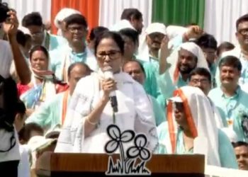 “ভাষা আন্দোলন” শুরু করার হুমকি দিলেন মমতা ব্যানার্জি