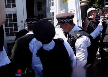 ব্রিটিশ পুলিশ নতুন নিষিদ্ধ ফিলিস্তিনি প্রতিবাদ গোষ্ঠীর কয়েক ডজন সমর্থককে গ্রেপ্তার করেছে