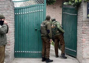 পাকিস্তানি হ্যান্ডলারের নির্দেশে সন্ত্রাসী কার্যকলাপ ; ১০ কাশ্মীরি সন্ত্রাসী গ্রেপ্তার