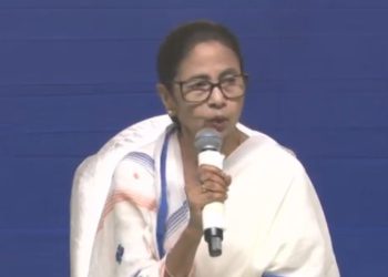 “ভোটার তালিকা থেকে যেন কারও নাম বাদ না যায়” : বিএলও’দের হুমকি দিয়ে রাখলেন মমতা ব্যানার্জি