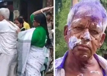 ‘জোট সঙ্গী’ তৃণমূল দলের নেত্রীর হাতেই বেদম মার খেতে হল সিপিএমের প্রবীণ নেতাকে, প্রকাশ্য রাস্তায় ফেলে চলে জুতো-লাথি-ঘুঁষি