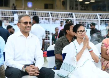 “ভাষা আন্দোলন” করতে বোলপুরে মমতা, এদিকে তুমুল সংঘর্ষে জড়াল তার দলের দুই গোষ্ঠী, আহত বেশ কয়েকজন