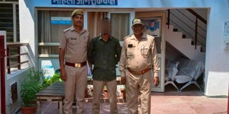 হিন্দু মহিলাকে ধর্ষণ এবং অশ্লীল ভিডিও দেখিয়ে ব্ল্যাকমেইল করার অভিযোগে গ্রেপ্তার লখনউয়ের লুলু মলের সুপারভাইজার মহম্মদ ফারহাজ