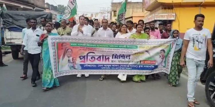 তৃণমূলের মিছিল থেকে তৃণমূলের প্রাক্তন পঞ্চায়েত প্রধানকে উদ্দেশ্য করে “চোর” শ্লোগান, শোরগোল আউশগ্রামে