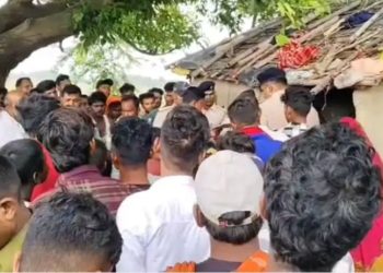 ঘুমন্ত মায়ের পাশ থেকে তুলে নিয়ে গিয়ে ৮ বছরের এক মেয়েকে ধর্ষণের পর গোপনাঙ্গে ভুট্টার ডাঁটা ও লাঠিও ঢুকিয়ে দিয়েছিল নরপশু, বর্বরোচিত অত্যাচারে মৃত্যু শিশুটির